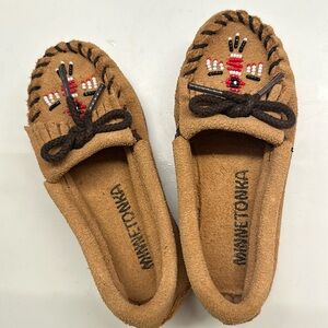 minnetonka moccasins - NWOT - size 9